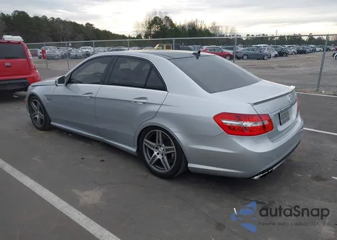 2010 Mercedes-Benz E 63 Amg z USA, uszkodzony, nr VIN WDDHF7HB1AA138325